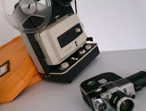 8ミリカメラ（YASHICA 30 L）と映写機（ELMO FP-A DELUXE）